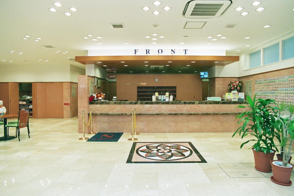 Toyoko Inn Yokohama Minatomirai-Sen Nihon-Odori Ekimae Exterior foto
